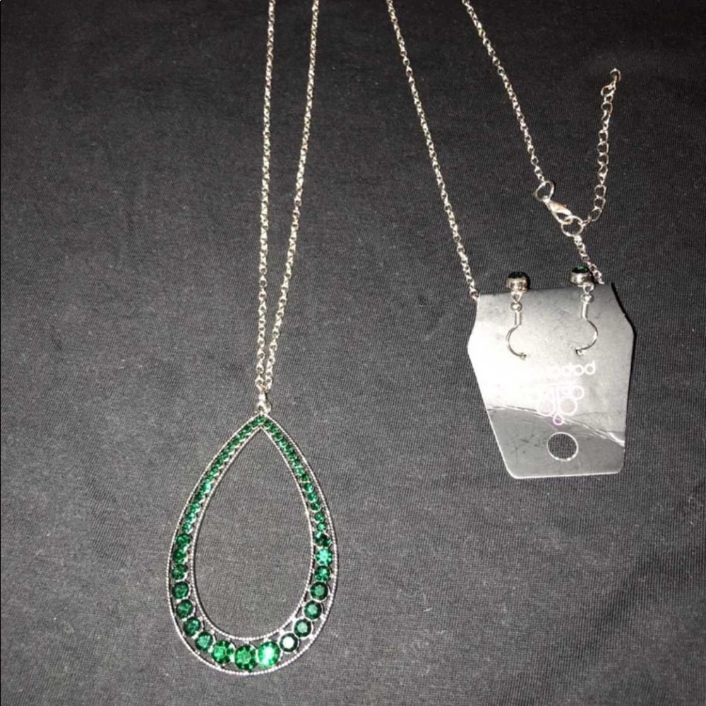 Paparazzi long green necklace set